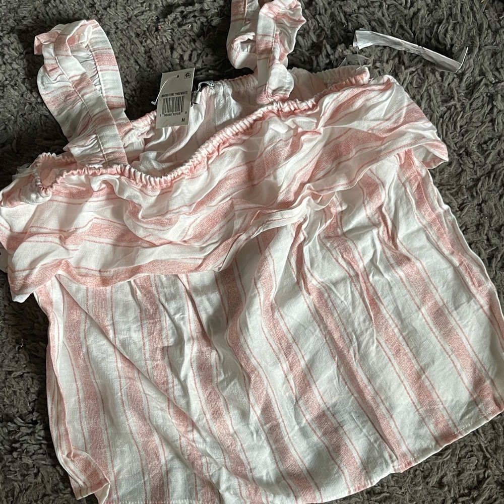 NWT: Younique Ruffle Trim Tank size M